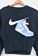Load image into Gallery viewer, SNEAKER HEAD (XS)
