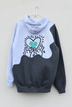 Load image into Gallery viewer, SPREADING LOVE (M)
