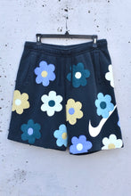 Load image into Gallery viewer, BLOSSOMING ON THE DAILY (L)
