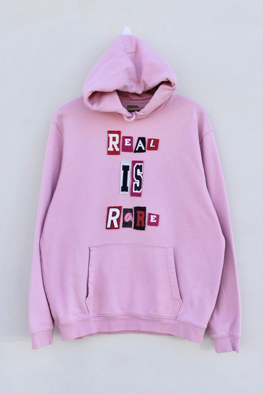 FAKE IS EVERYWHERE (L)