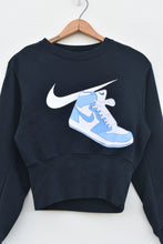 Load image into Gallery viewer, SNEAKER HEAD (XS)
