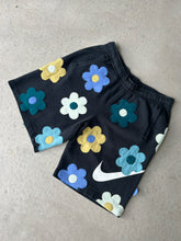 Load image into Gallery viewer, BLOSSOMING ON THE DAILY (L)
