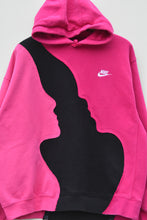 Load image into Gallery viewer, COME A LITTLE CLOSER (M)
