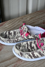Load image into Gallery viewer, Simply Souther Slip Ons
