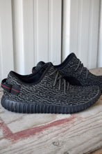 Load image into Gallery viewer, Black Texture Sneaker

