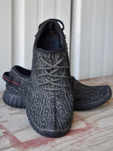 Load image into Gallery viewer, Black Texture Sneaker
