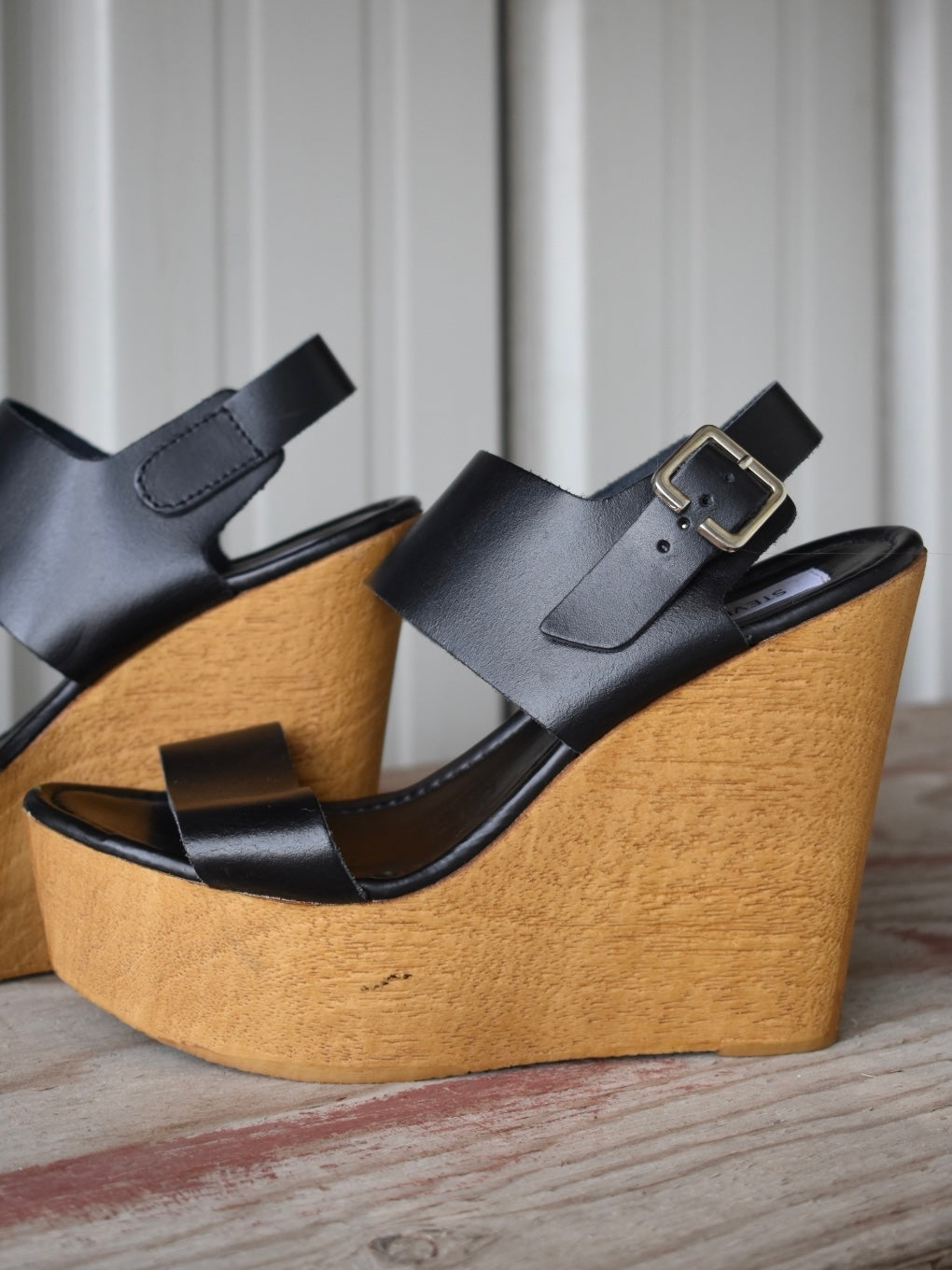 STEVE MADDEN LEATHER WEDGE