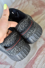 Load image into Gallery viewer, Black Texture Sneaker

