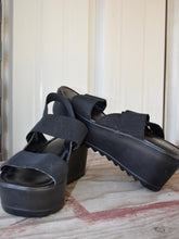 Load image into Gallery viewer, PLATFORM SANDALS
