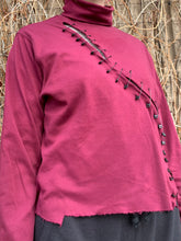 Load image into Gallery viewer, TURTLENECK TURNED LESS MODIST
