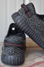 Load image into Gallery viewer, Black Texture Sneaker
