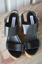 Load image into Gallery viewer, STEVE MADDEN LEATHER WEDGE
