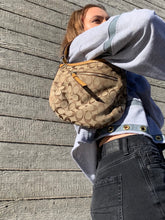 Load image into Gallery viewer, COACH IN SIGNATURE CANVAS
