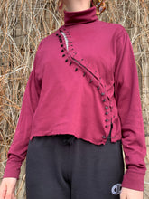 Load image into Gallery viewer, TURTLENECK TURNED LESS MODIST
