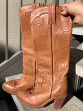 Load image into Gallery viewer, VINTAGE FRYE LEATHER COWGIRL BOOTS
