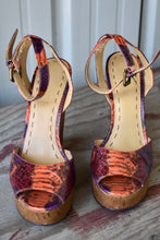 Load image into Gallery viewer, NINE WEST TROISCHIC SNAKESKIN PLATFORM SANDALS
