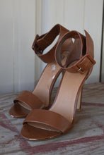 Load image into Gallery viewer, Thick Strapped Sandal
