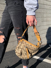 Load image into Gallery viewer, COACH IN SIGNATURE CANVAS
