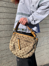 Load image into Gallery viewer, COACH IN SIGNATURE CANVAS
