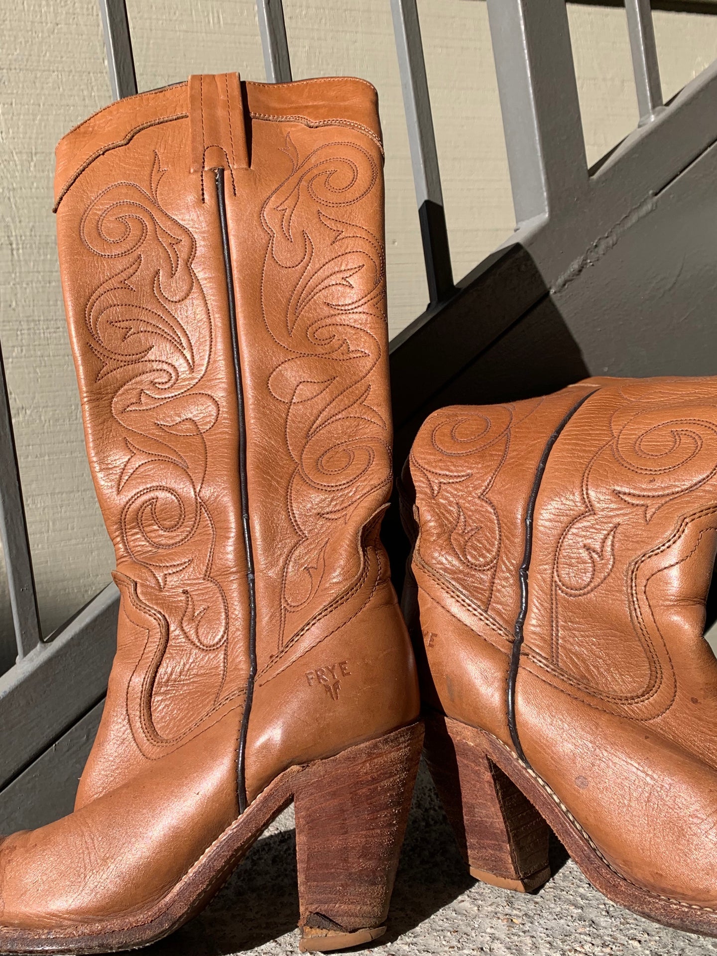 VINTAGE FRYE LEATHER COWGIRL BOOTS